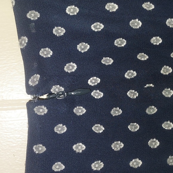EXPRESS  Top M  NWT   Pattern on dark navy - Picture 4 of 8